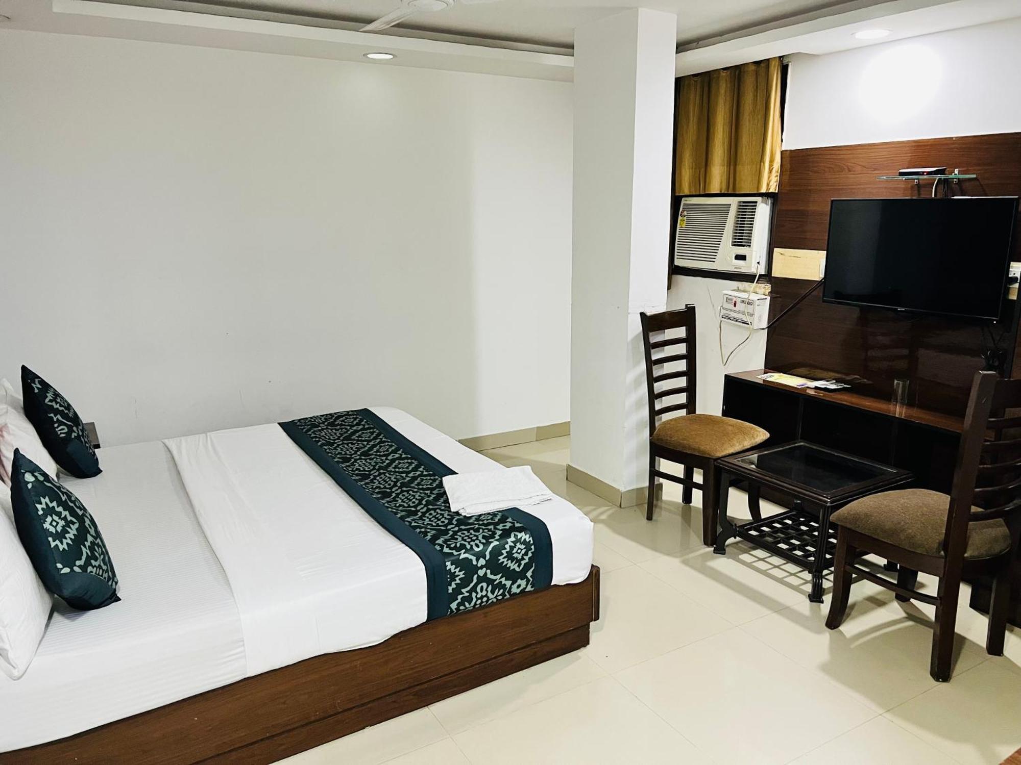 Tarky Near Delhi Airport Hotel 4*